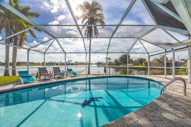 Pet Friendly, Lake view, Game Room - Villa Coral Palace - Roelens Vacations - B&B Cape Coral