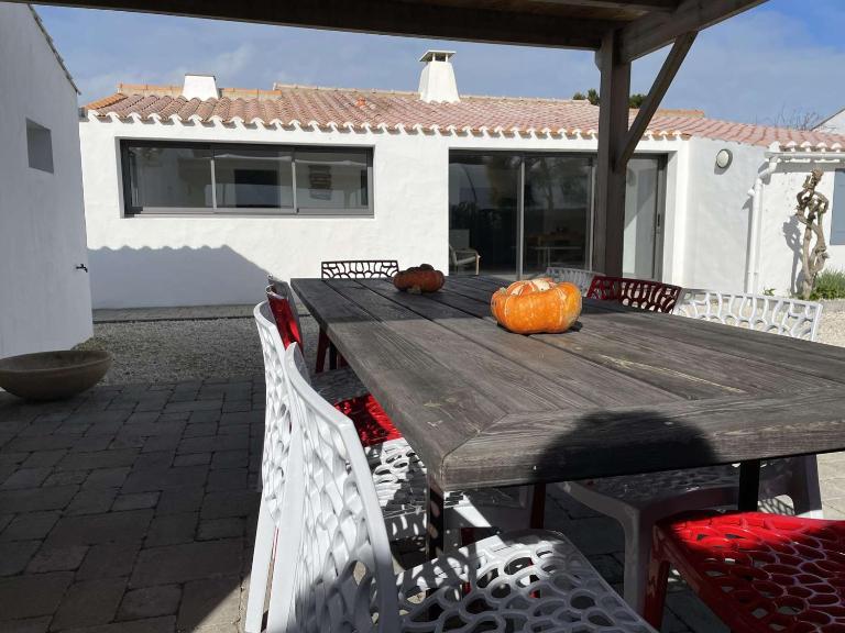 Maison familiale 10 pers, annexe, plage 250m, wifi, parking, jardin clos, terrasse avec pergola - FR-1-224B-163 - Bed and Breakfast Noirmoutier-en-l'Île