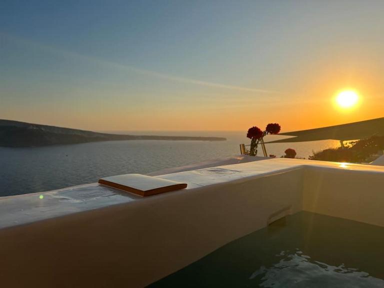 Lioyerma Cave Villa2 with Private Hot Tub - Ferienwohnung Oía