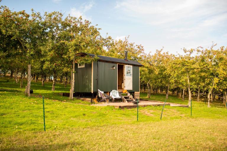 Harrys Hideout - Shepherd's Huts at Harrys Cottages - B&B Pen y Clawdd