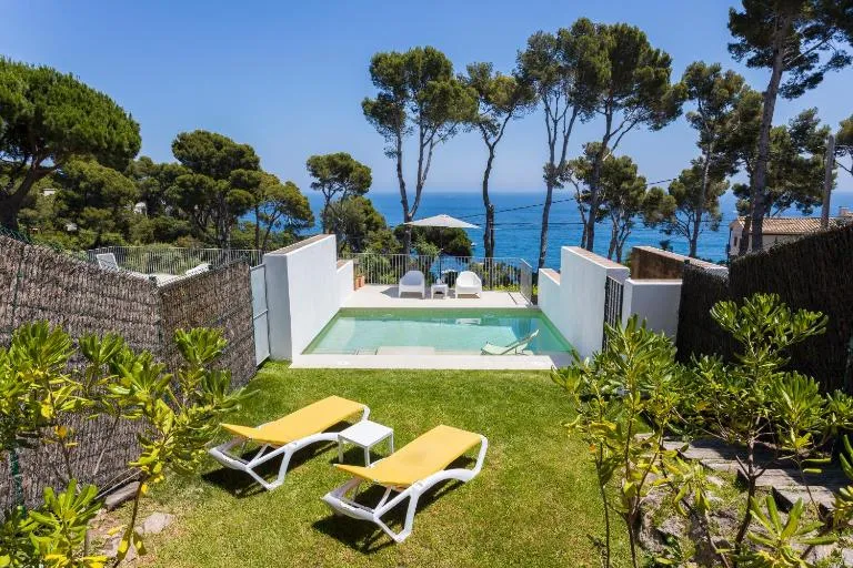 Frontline Sea Villa with Private Pool in Calella - PROA - B&B Calella de Palafrugell