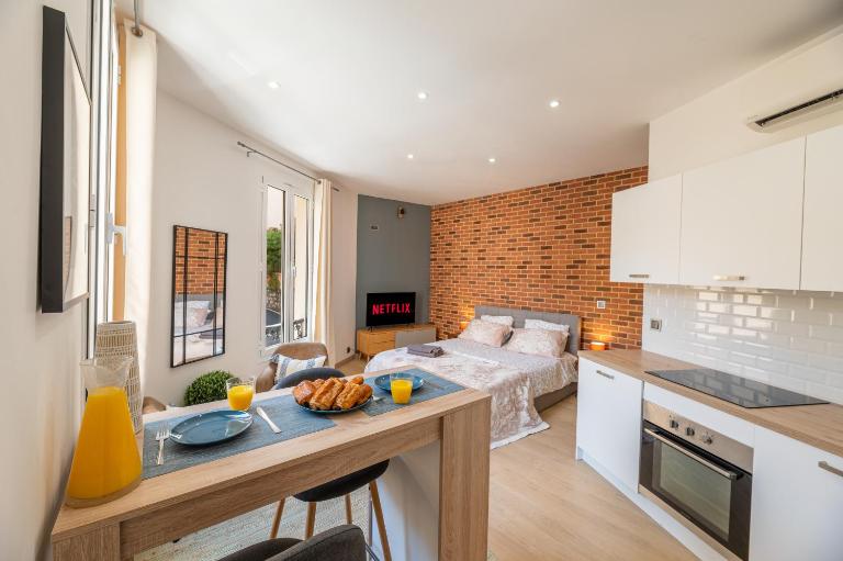 GRAND STUDIO CLIMATISE TRES PROCHE MONACO - Bed and Breakfast Beausoleil