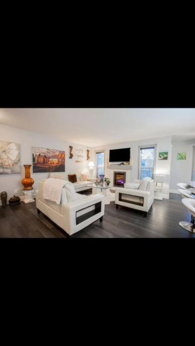 Cozy and beautiful 3 bedroom house close to lake - B&B Edmonton