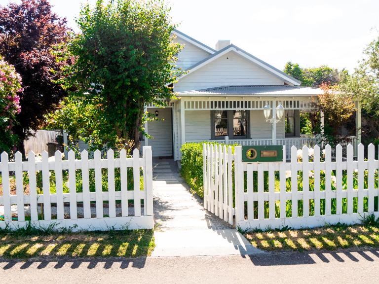 Di Maggio House - Luxury interiors - Free Parking and Wi-Fi - B&B Hepburn Springs