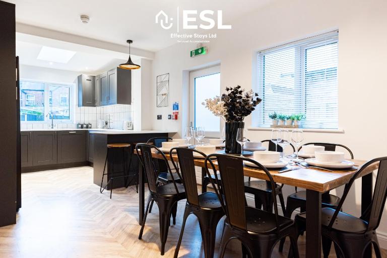 5 Bedroom Victorian Town House - Perfect for Contractors and Family Groups - Chambres d'hôtes Shrewsbury