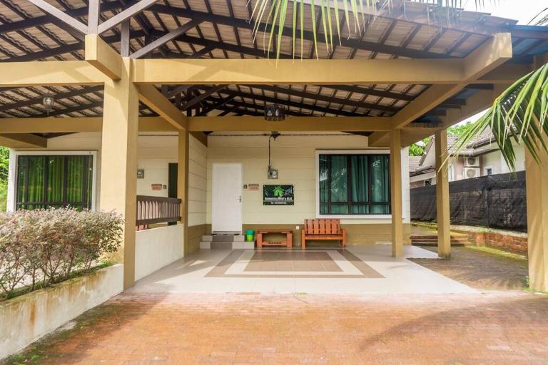 2 Storey Semi-D Homestay Nilai and KLIA, F1 Sepang with Pool - B&B Kampung Baharu Nilai