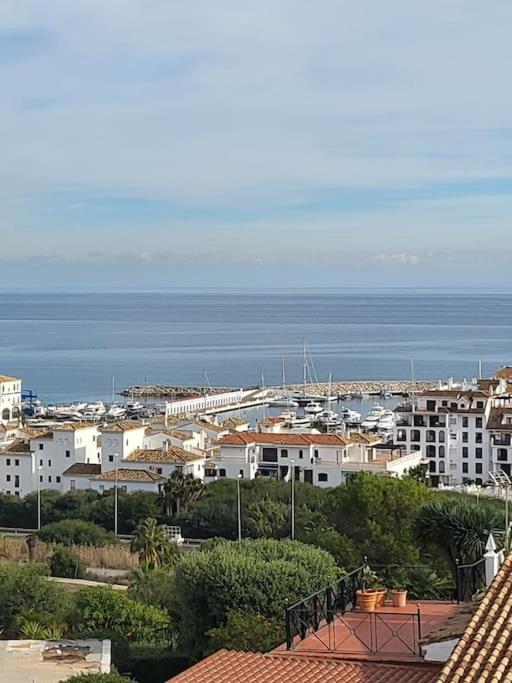 Luxury 4 bed townhouse Duquesa with breathtaking views close to Port and Beach - B&B Manilva