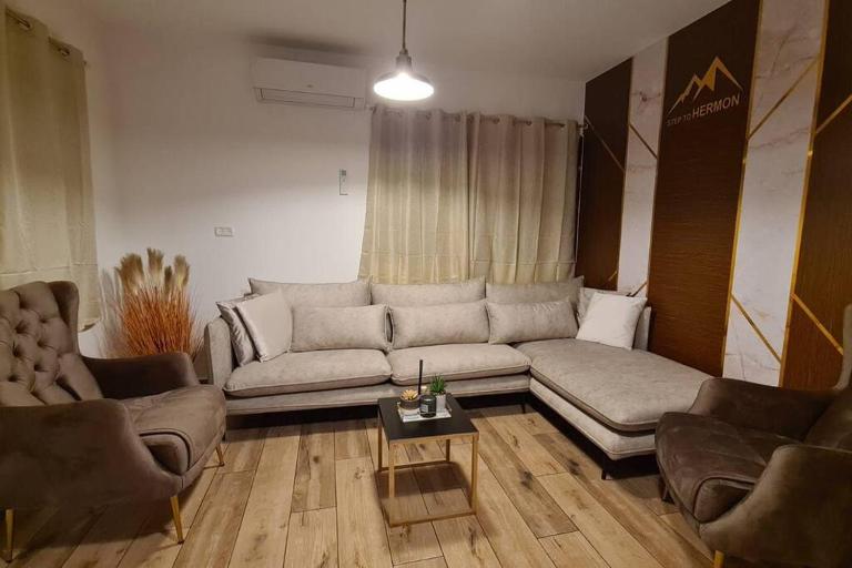 צעד לחרמון- דירת 2 חדרי שינה וסלון במג'דל שמס - B&B Majdal Shams
