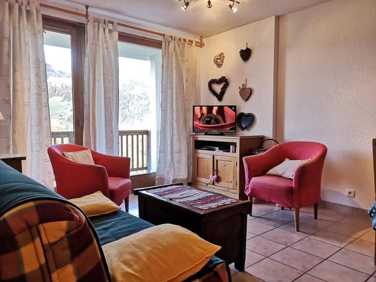 Appartement cosy avec terrasse, proche pistes et commodités - 6 pers. - FR-1-595-37 - Bed and Breakfast Notre-Dame-de-Bellecombe