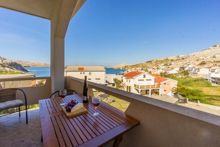 Apartment and Room Bacic - B&B Metajna