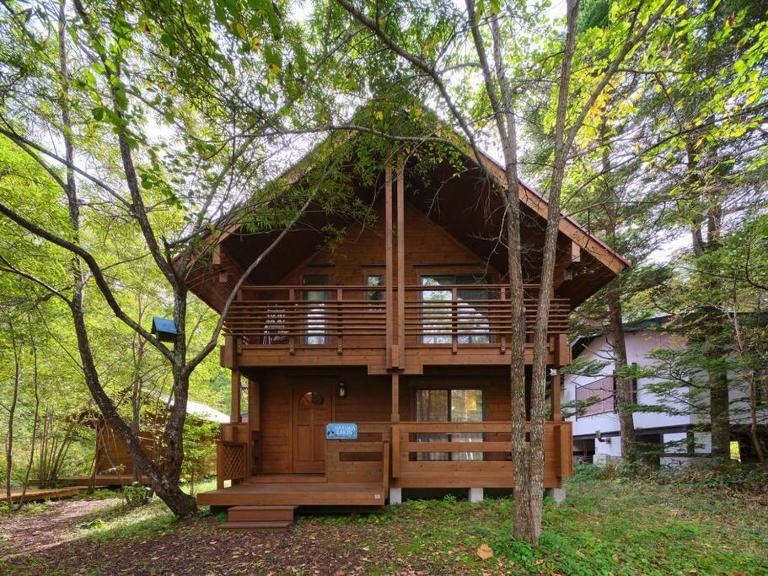 HARUNA CABIN 森の中のログハウス 、広々ウッドデッキでBBQ、公園散策、北軽井沢観光 - B&B Saikubo