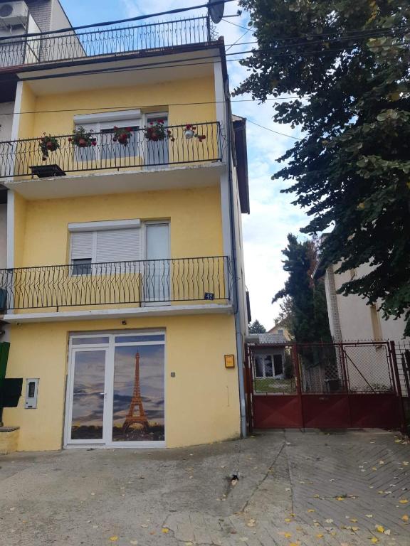 Apartman Novi Sad - Apartment Novi Sad - Bed and Breakfast Sremska Kamenica