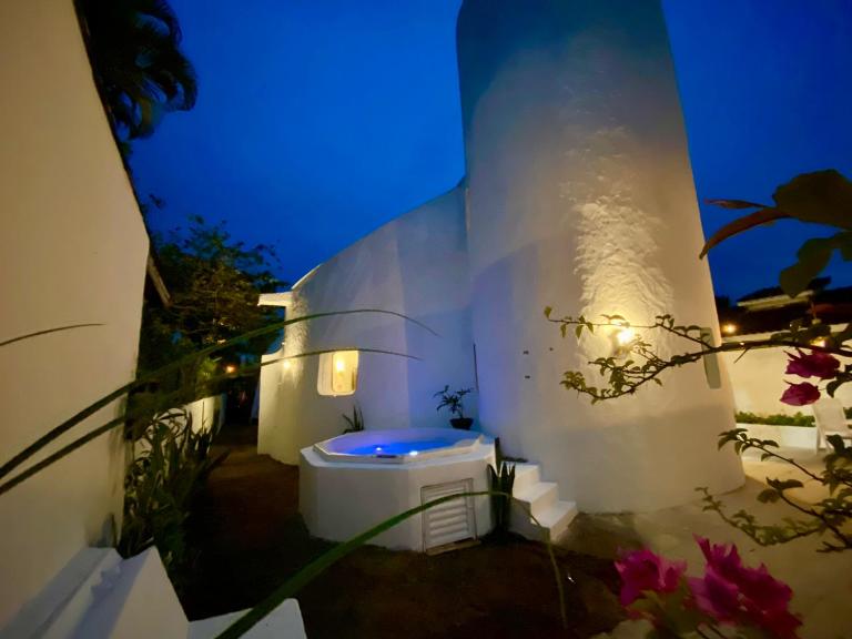 Casa estilo Grega com Spa Praia do Pernambuco - Ferienwohnung Guarujá