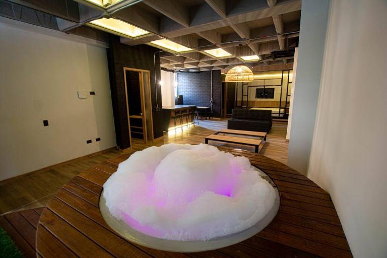 Deluxe Man cave with jacuzzy - B&B Envigado