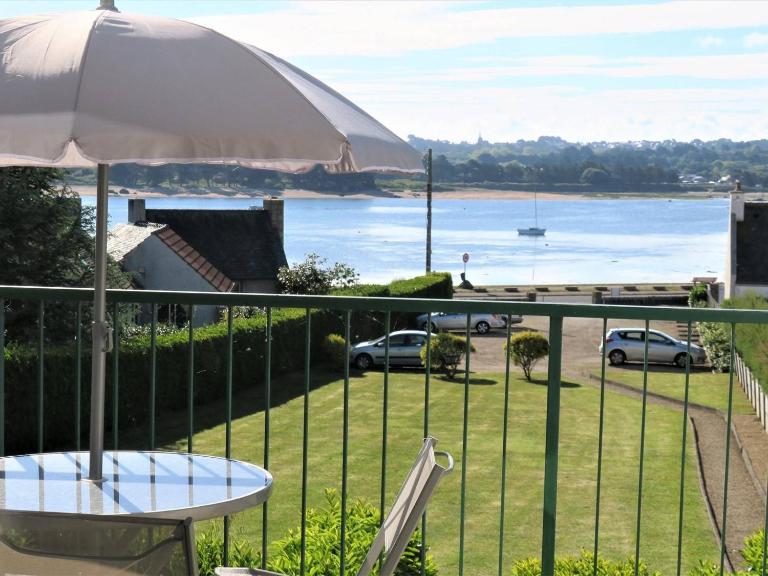 Appartement rénové avec terrasse à 200m des plages à Trégastel - FR-1-368-122 - B&B Trégastel