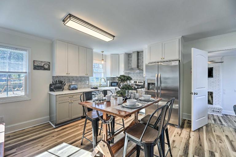 Family-Friendly New Bern Home w/ Backyard! - Ferienwohnung New Bern