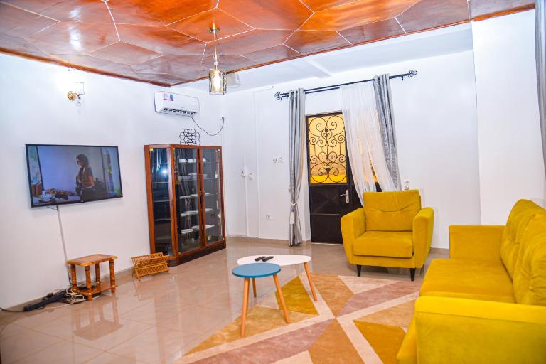 Appartement meublé 2 chambres avec salle de bain - 1 salon - 1e cuisine - La Concorde - Quartier Nkomkana - Ferienwohnung Yaoundé