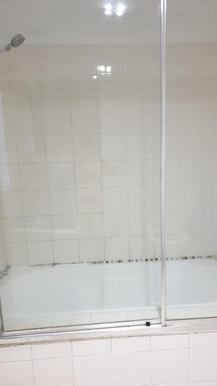 DIANELLA Budget Rooms Happy Place to Stay - B&B Perth