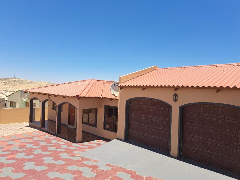JJP SELF CATERING - Three bedroom house - B&B Lüderitz