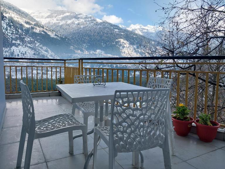 Nomad Bed & Breakfast - B&B Manāli