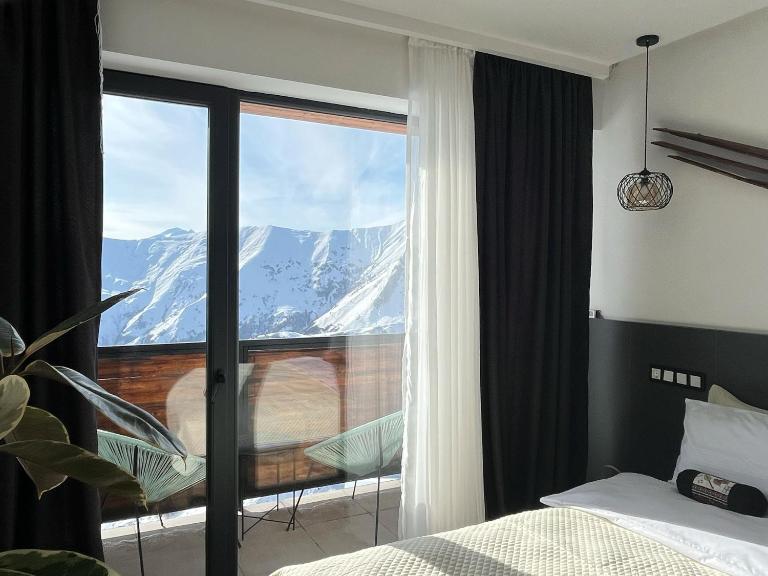 Luxury hotel room with amazing views - Bed and Breakfast Gudauri
