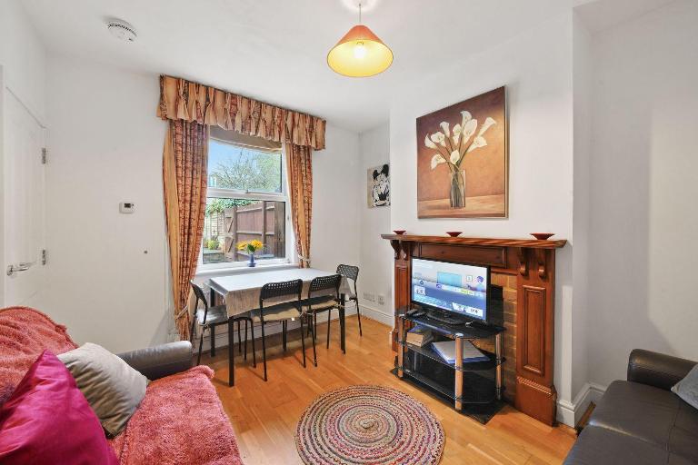 Comfortable 2 bedroom property, Maidstone - Chambres d'hôtes Maidstone