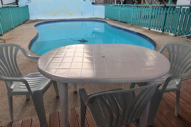 Spacious 4-bdrm fully self-contained WIFI, Parking - Chambres d'hôtes Suva
