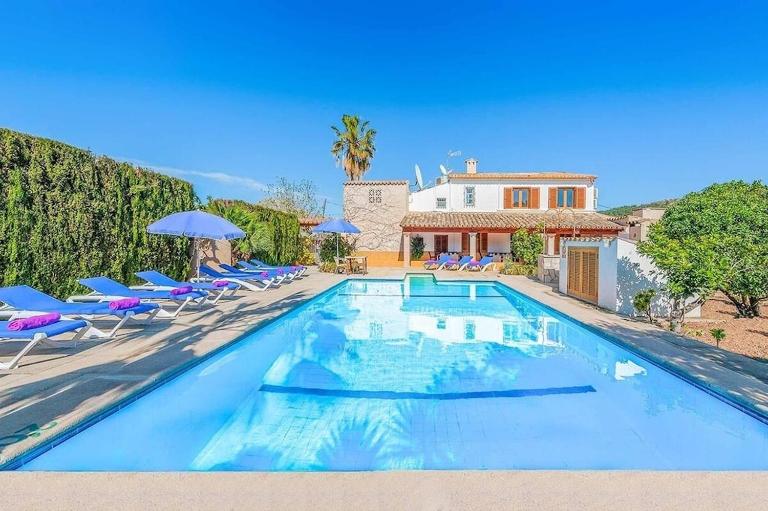 6 bedroom villa a very short to Port Pollensa by Renthousing - Bed and Breakfast Port de Pollença