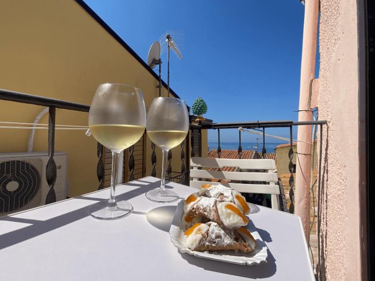 RockSea Apartments Attic Floor - Chambres d'hôtes Cefalù