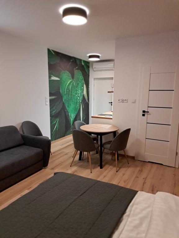Apartamenty Zielony Liść - Chambres d'hôtes Ciechocinek