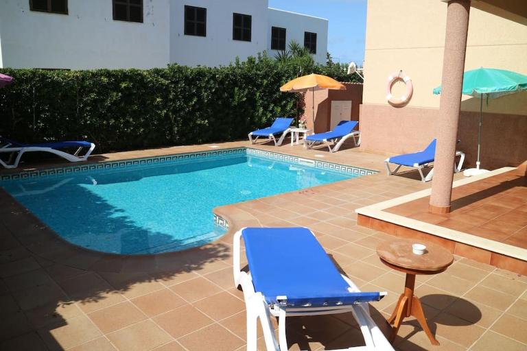 Spectacular Villa with SwimmingPool in Cala Blanca - Chambres d'hôtes Cala Blanca