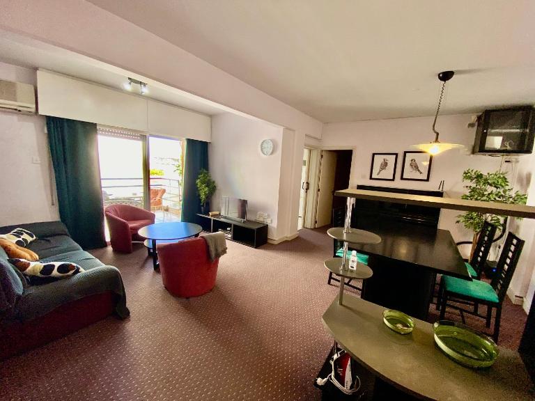 private room in a shared flat at best location - Chambres d'hôtes Limassol