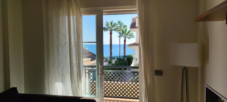 Benalmadena Beach Apartamento con Vistas al mar y Parking Privado Incluido - Chambres d'hôtes Benalmádena