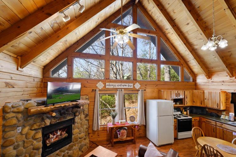 Rustic Retreat - B&B Sevierville