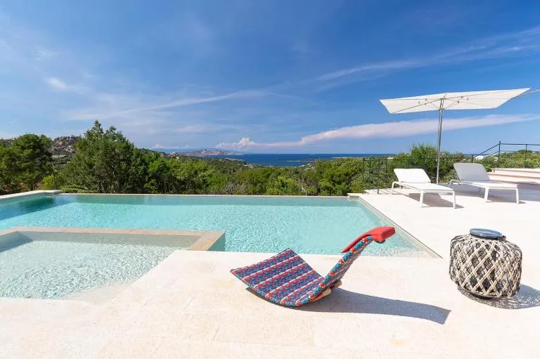 VILLA AMIRA Porto Cervo con vista Mozzafiato sul Mare,Piscina Privata,WELLNESS & SPA - Bed and Breakfast Liscia di Vacca