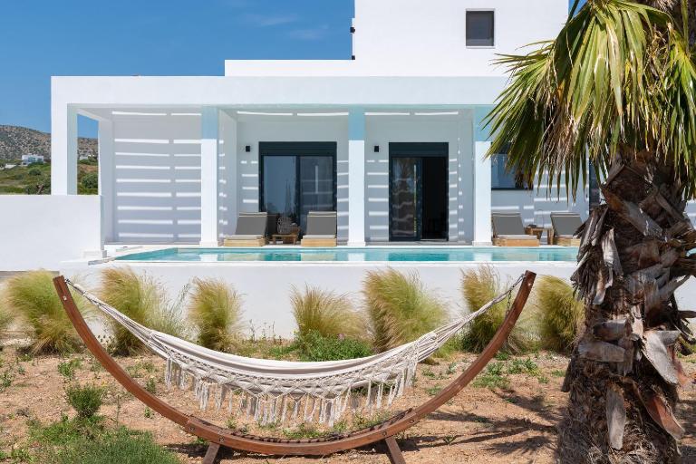 Seastar Villa Large Pool & Jacuzzi Retreat - B&B Lachaniá