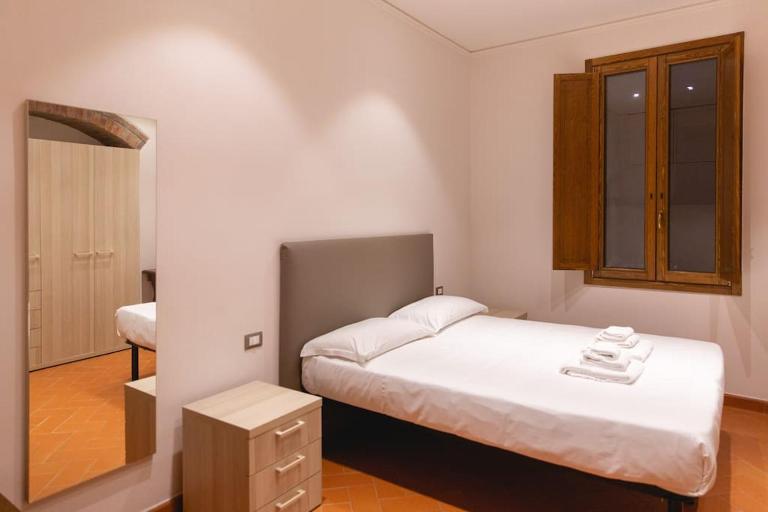 Cozy and Charmin 3BR Apartment Steps By Duomo - B&B Florencia