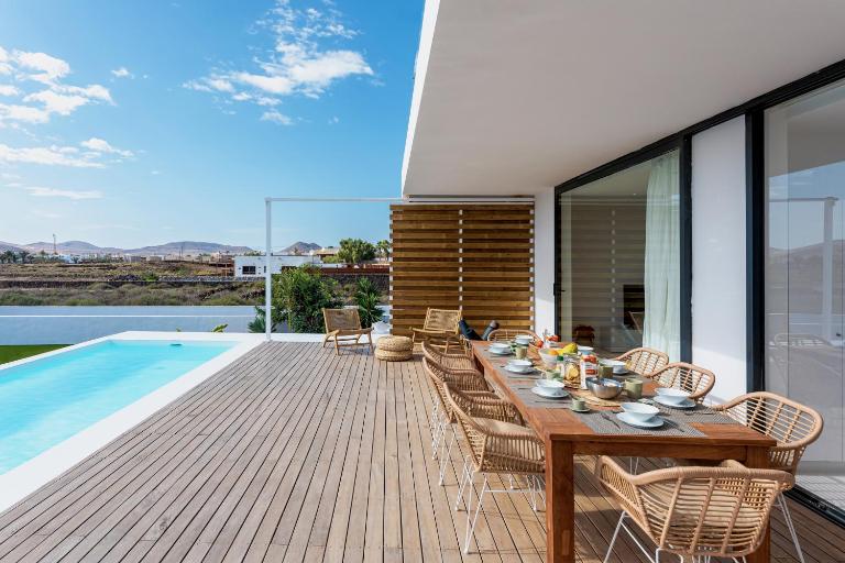 Villa Elena, Luxery villa with swimming pool! - B&B Lajares