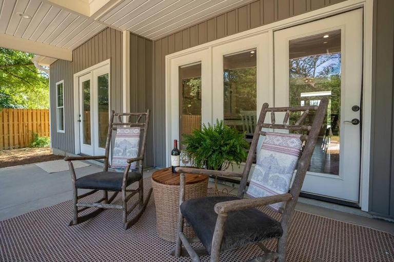 Relax, Rewind, Repeat - New Country Cottage - B&B High Point