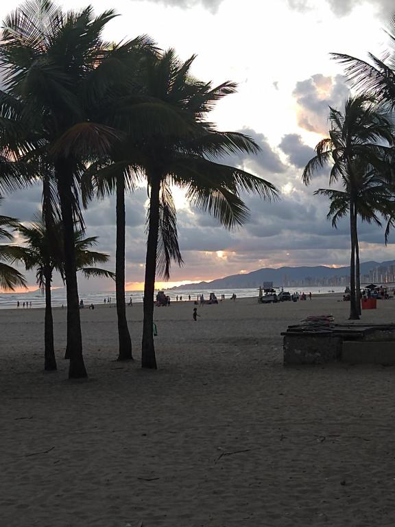Apto Pé na Areia Próx Centro Boqueirao PG - B&B Praia Grande