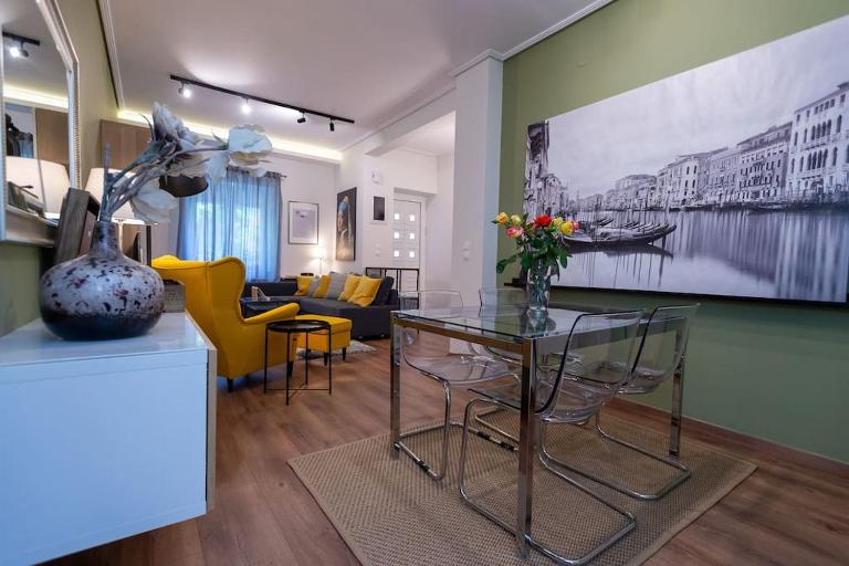 Downtown luxury apartment with backyard - Chambres d'hôtes Volos