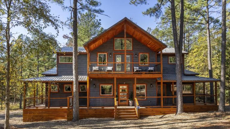 Brand New Hidden Haven Lodge 4 Bdrm,5 and half Bth, Huge outdoor area, Hot tub - B&B Broken Bow