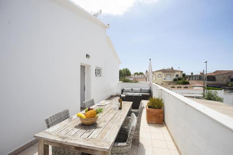 1001 Apartamento para 4 personas by homeselectspain - Chambres d'hôtes Empuriabrava
