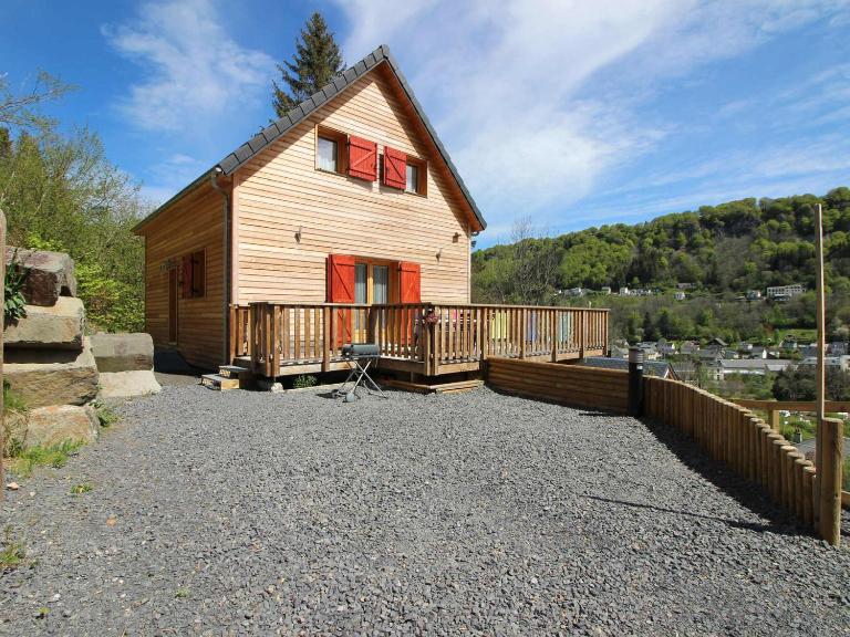 Chalet 4* avec Terrasse Panoramique, WiFi et Parking, 8 Pers. - FR-1-608-15 - B&B Le Mont-Dore