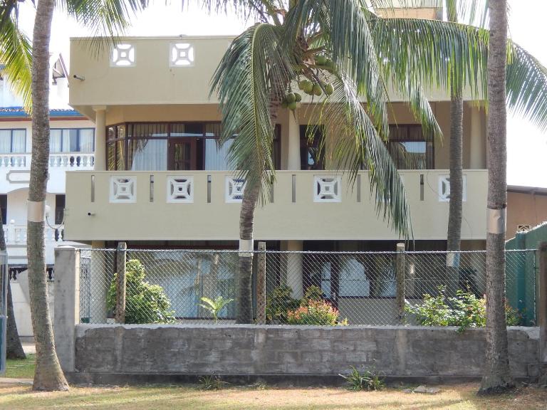 Janishi Residencies - Bed and Breakfast Negombo