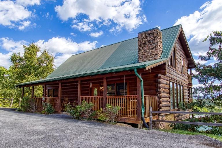 ERN864 - The Cedars - Great Location! Close To All The Action! cabin - Bed and Breakfast Pigeon Forge