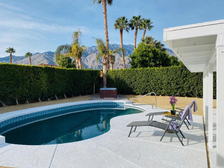 Tranquil Palm Springs Villa, Private Pool, Magical View, Minutes to Downtown, Sleeps 8 - Chambres d'hôtes Palm Springs