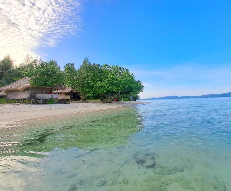 Raja Ampat Jousuba Homestay - B&B Minyaifuin