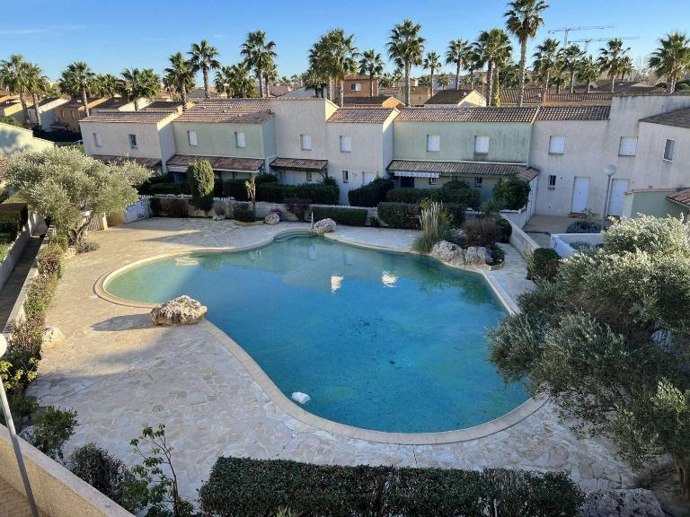 Appartement T3 avec Piscine, Clim, Terrasse, Parking Privé – À 600m de la Plage, 6 Pers. - FR-1-701-14 - B&B Valras-Plage