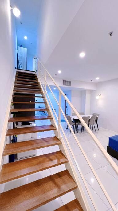 Sunrise@Gurney Spacious 2BR Duplex - B&B George Town